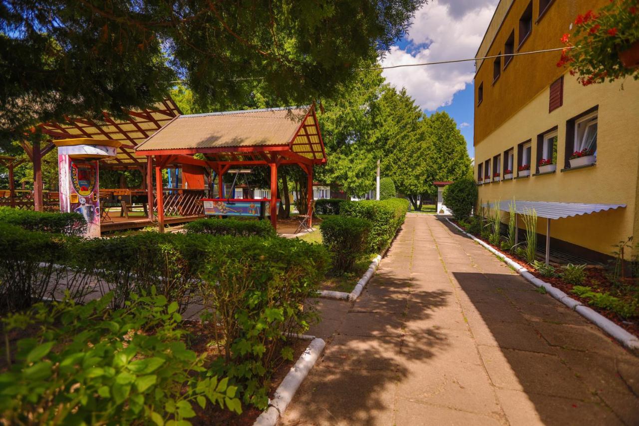Osrodek Wypoczynkowy Dolomity Hotel Jedwabno ภายนอก รูปภาพ